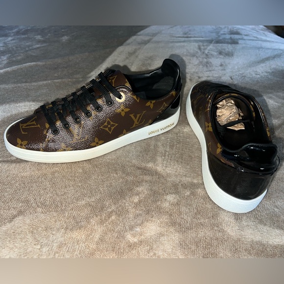 Slightly used Louis Vuitton sneakers - Picture 1 of 8